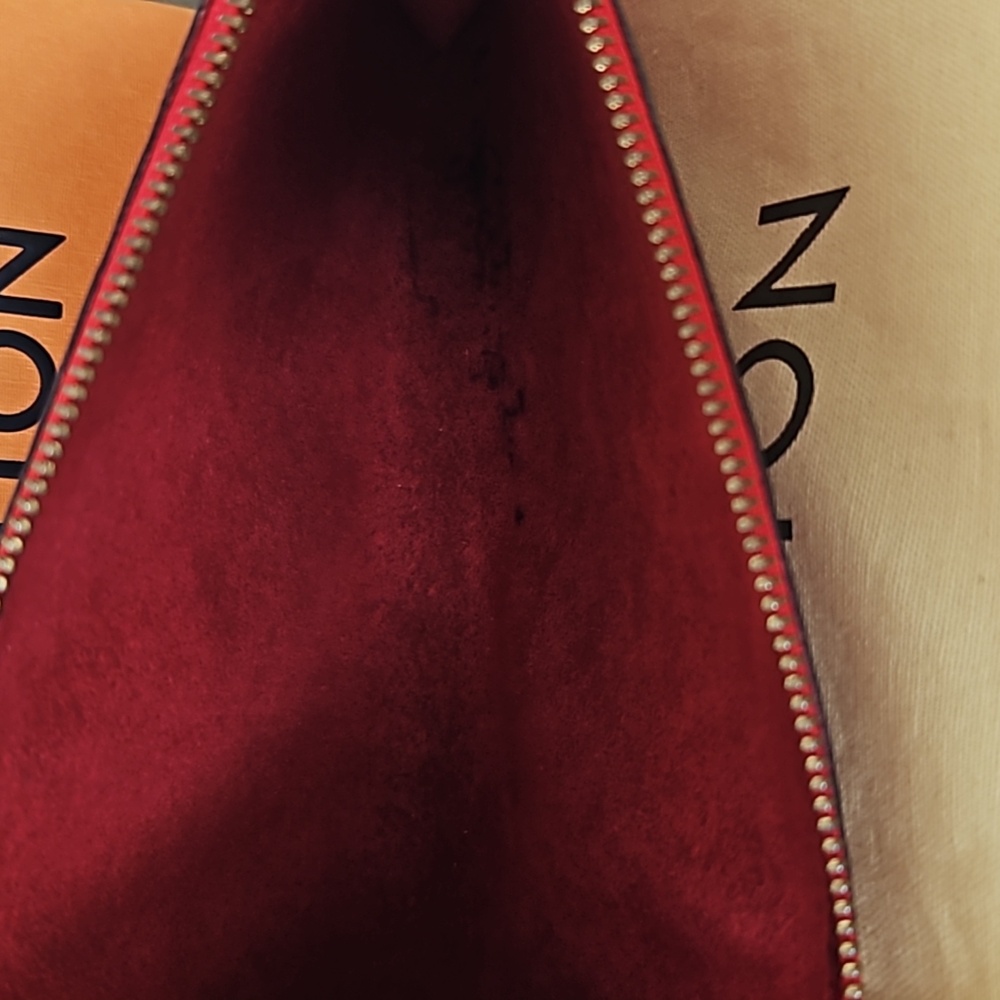 Louis Vuitton Epi Pouch - Picture 8 of 16